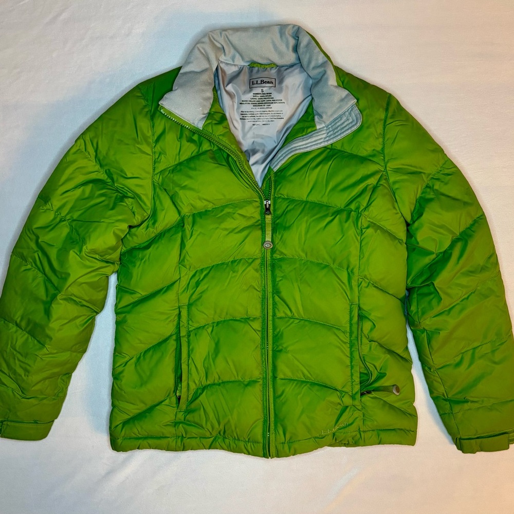 L.L. Bean Green Puffer Jacket with Quilted Design and Water-Resistant Finish